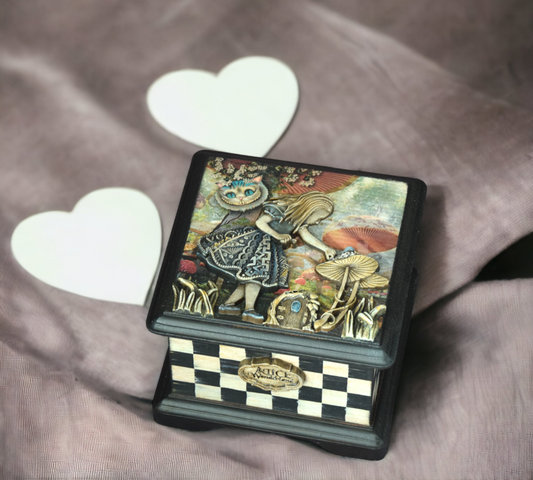 Queen of Hearts, Alice in Wonderland, baby gift, Cheshire Cat, baby keepsake box, 1st birthday, room decor, tea party, surprise box, ring holder, mushroom decor, memory box, trinket box