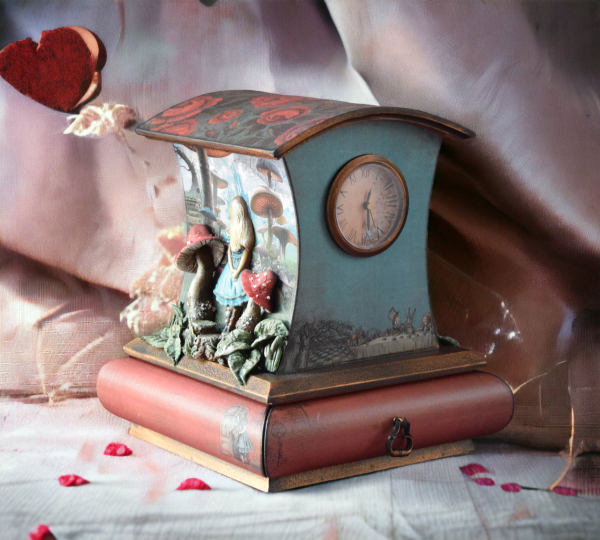 Alice in Wonderland Clock. Cheshire Cat Clock. Alice in Wonderland